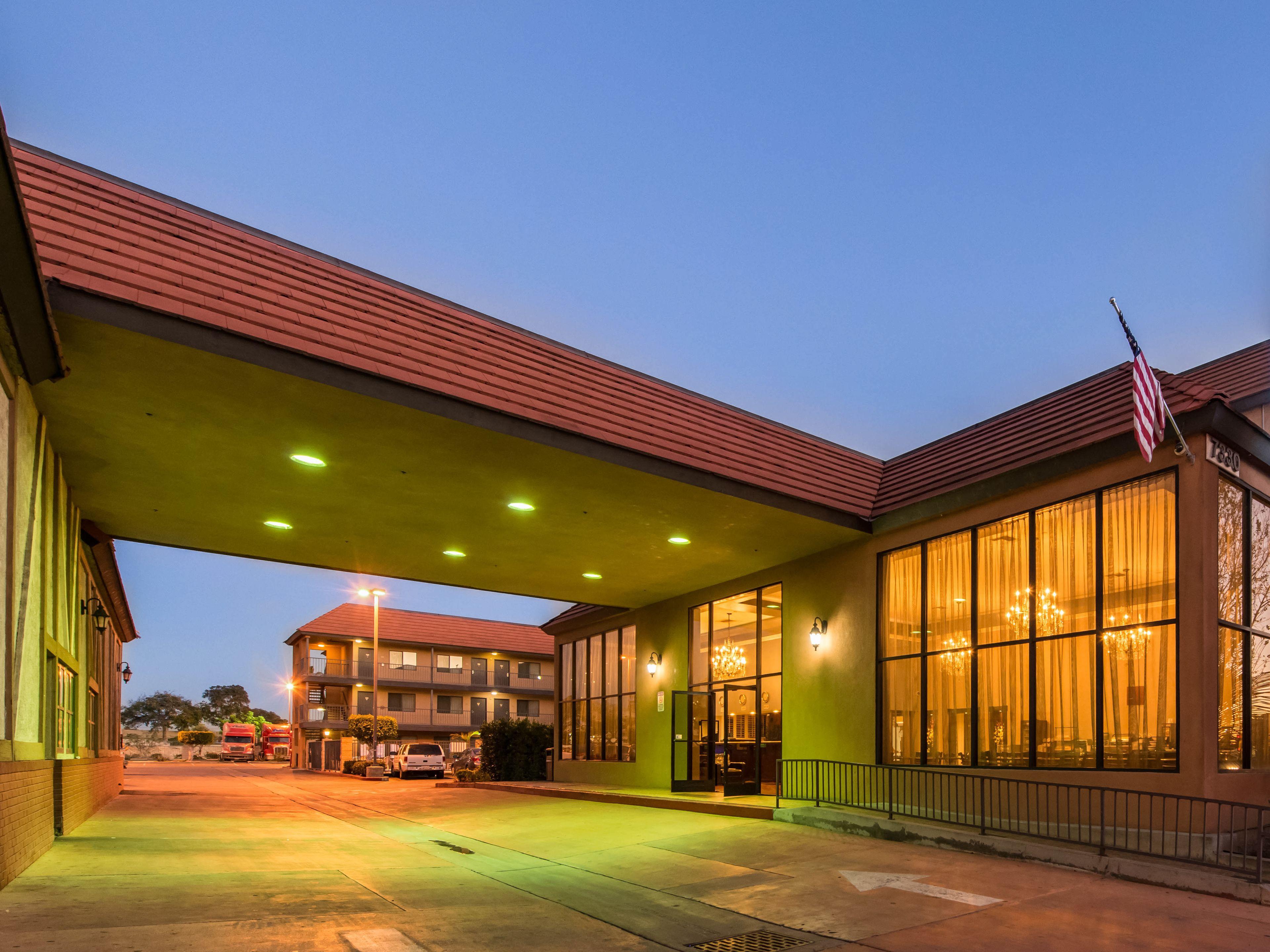 4 Budget Hotels Near Royal Hair Institute for Smart LA Stays