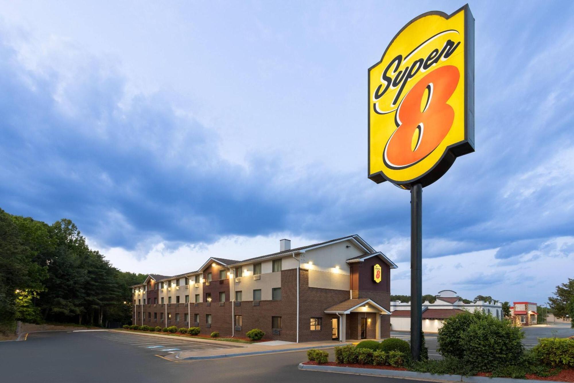 4 Top-Rated Hotels Close to University of Richmond School of Law