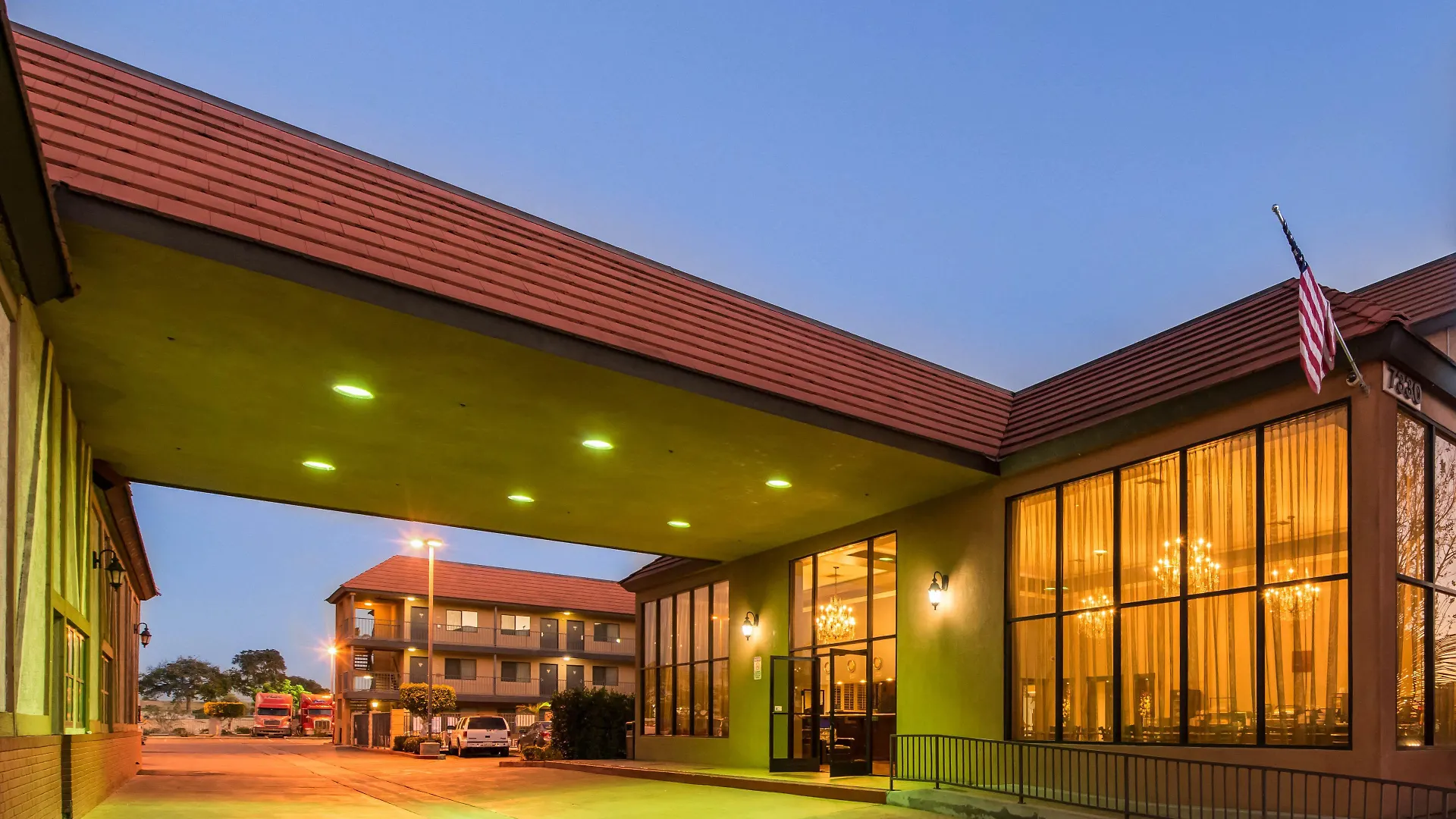 4 Budget Hotels Near Royal Hair Institute for Smart LA Stays