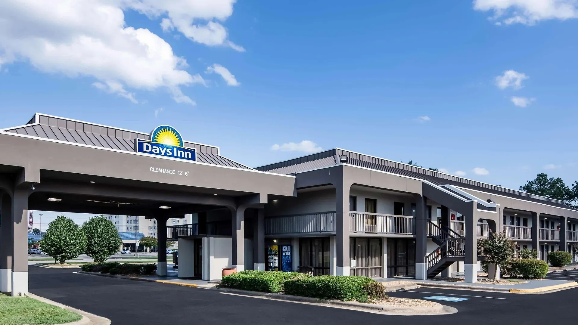 Where to Stay Near AMF Bowling Ctr: 7 Best 2-Star Hotels