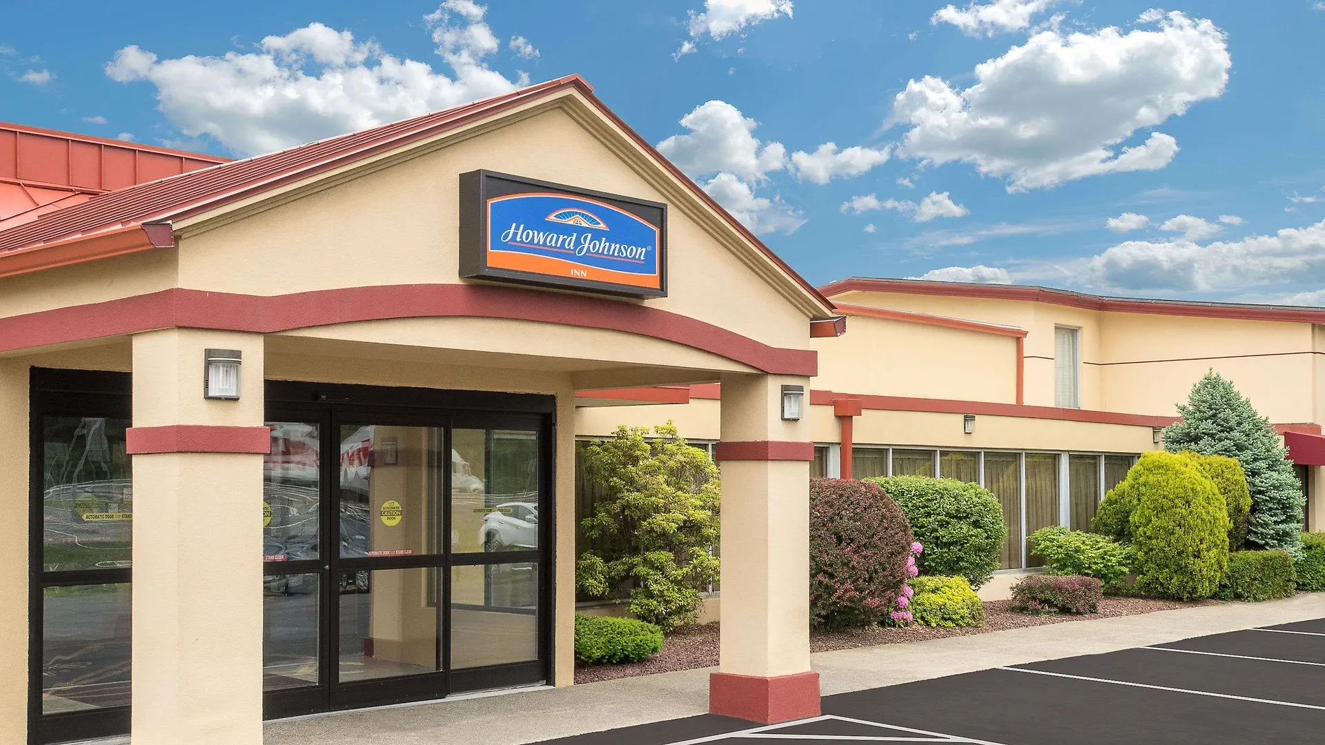 4 Budget Hotels Near Opus 40 That Deliver Real Value