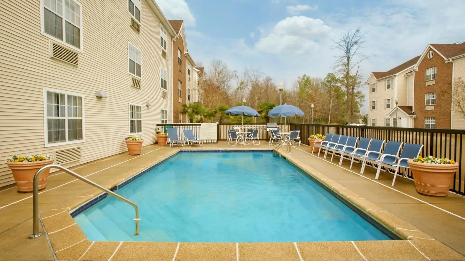 4 Budget Hotels Near Mississippi Veterans Memorial Stadium That Deliver