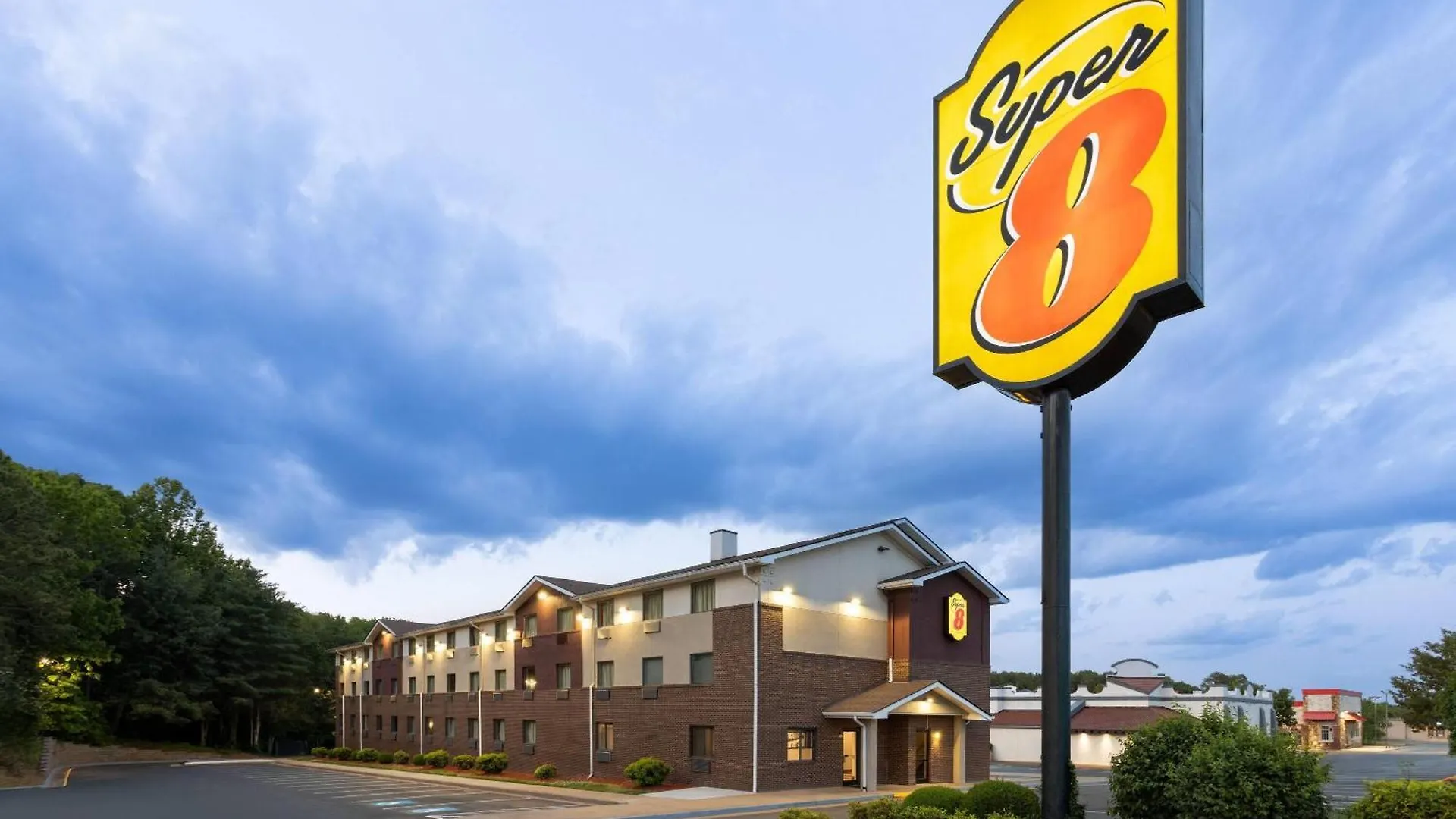 4 Top-Rated Hotels Close to University of Richmond School of Law